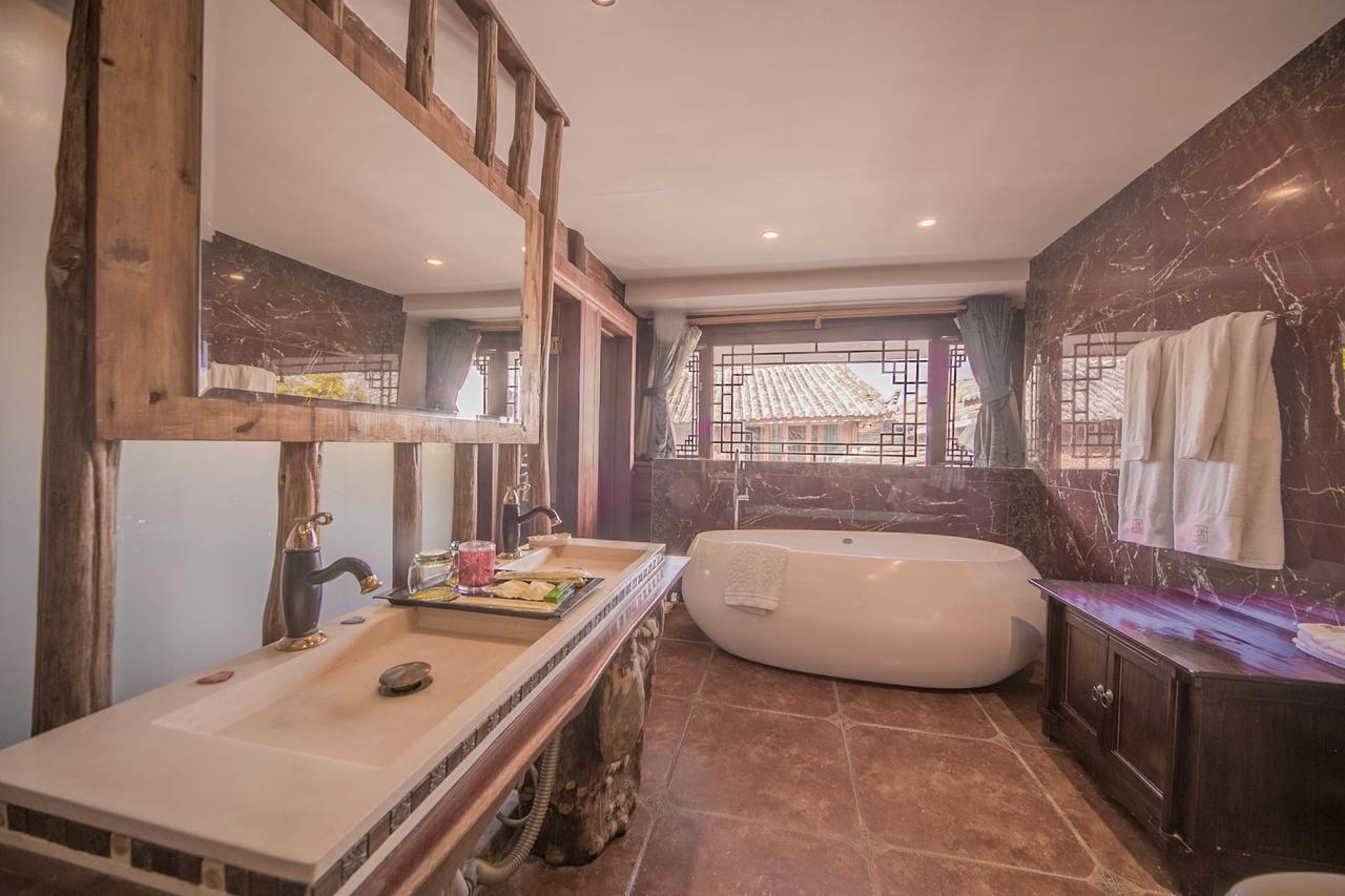 Lijiang Half Moon Bay Inn المظهر الخارجي الصورة